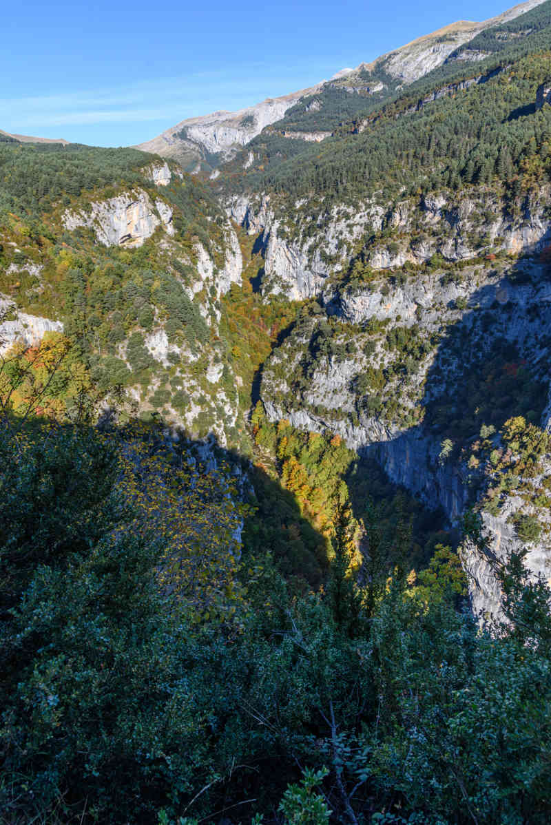 Huesca - parque nacional de Ordesa y Monte Perdido - valle de Escuaín 01 - garganta de Escuaín.jpg